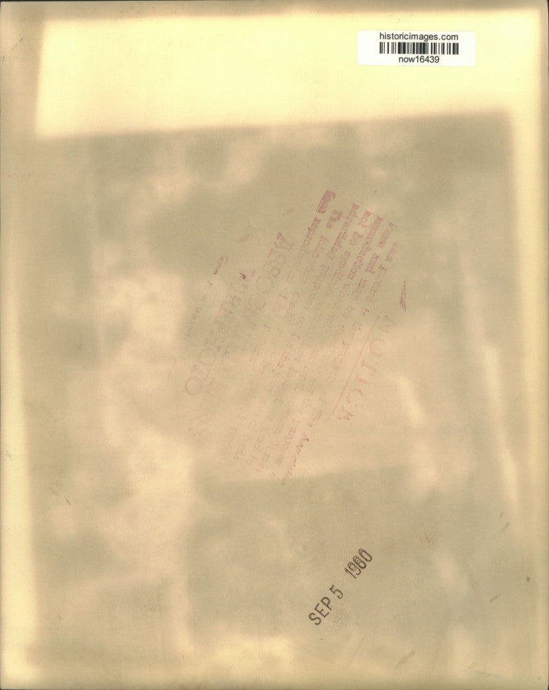 1960 Press Photo Henry Cabot Lodge shown in front os Secretariat Building in NY