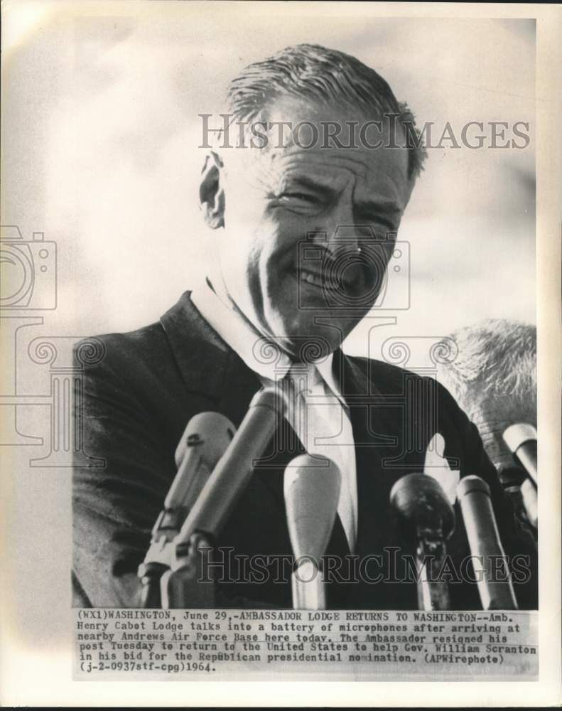 Load image into Gallery viewer, 1964 Press Photo Ambassador Henry Cabot Lodge with newsmen at Andrews AFB
