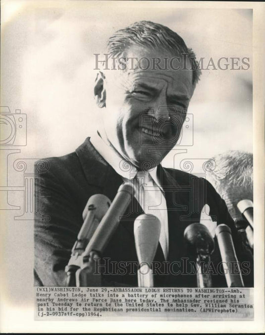 1964 Press Photo Ambassador Henry Cabot Lodge with newsmen at Andrews AFB