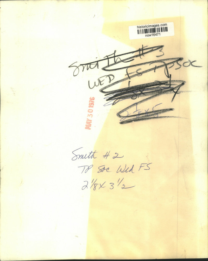 Load image into Gallery viewer, 1976 Press Photo Josh Logan writes his memories in book "Josh." - now16471
