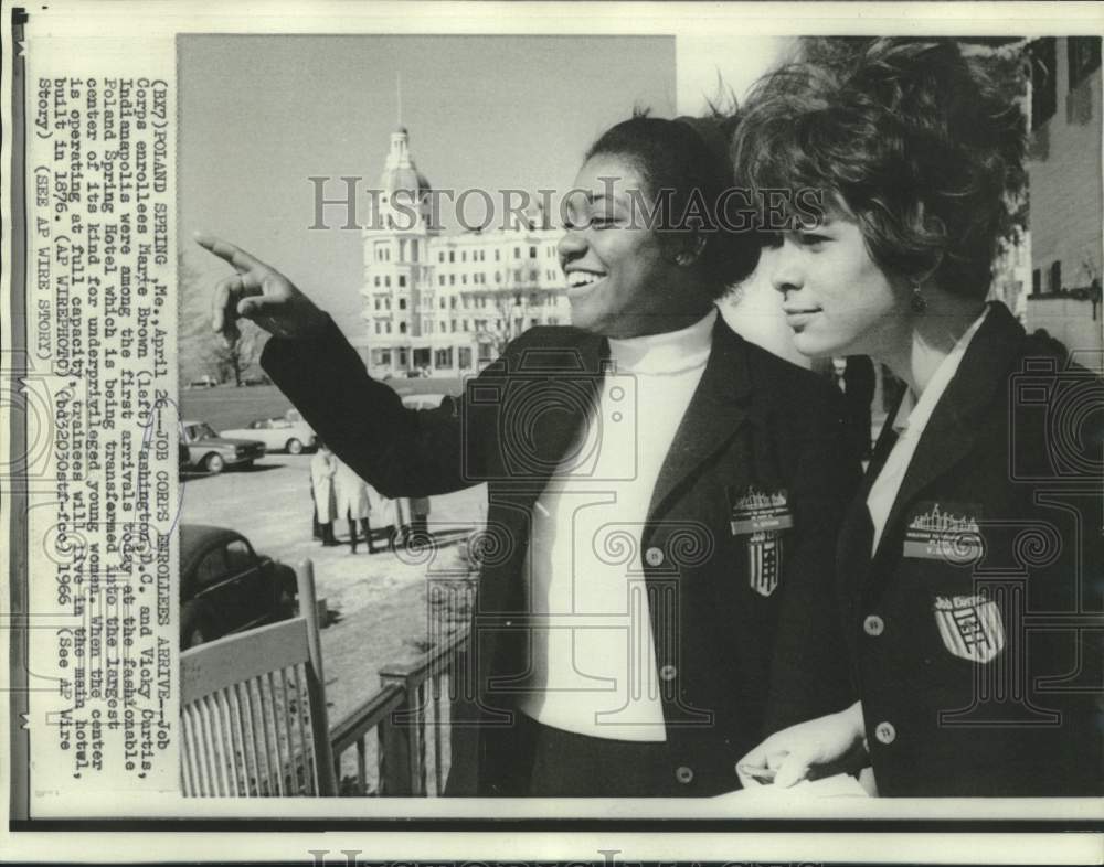 1966 Press Photo Job Corps enrollees Marie Brown and Vicky Curtis - now16484