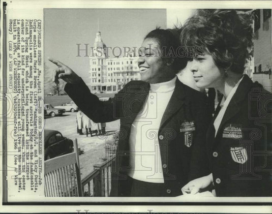 1966 Press Photo Job Corps enrollees Marie Brown and Vicky Curtis - now16484