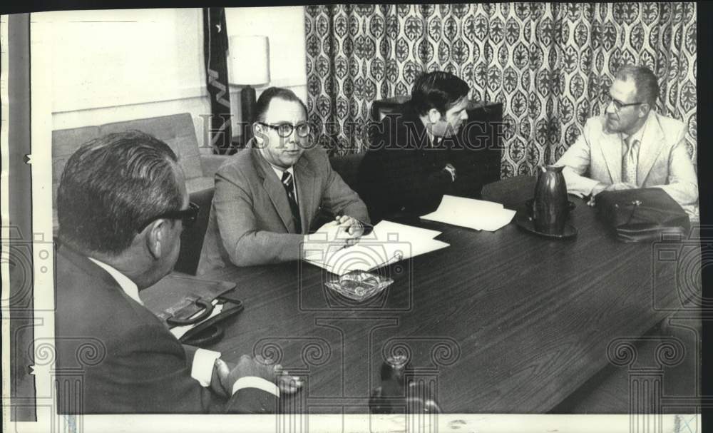 1971 Press Photo George Ives and other rail dispute negotiators in Washington