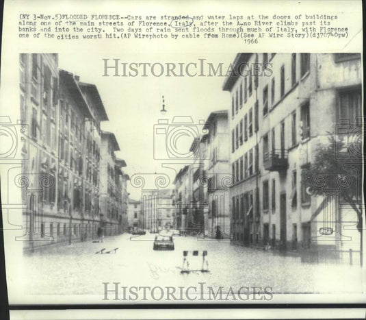 1966 Press Photo Flooded streets of Florence, Italy - now16562