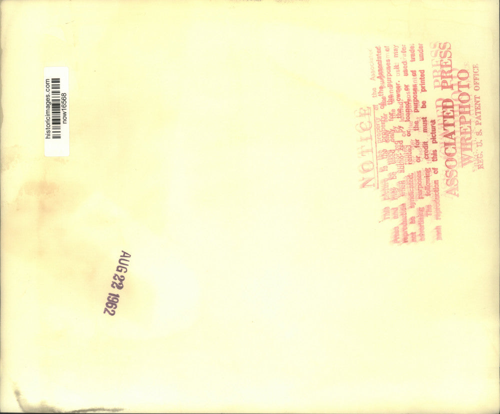 1962 Press Photo Colonel David King and other sheds tears for WWI hero.