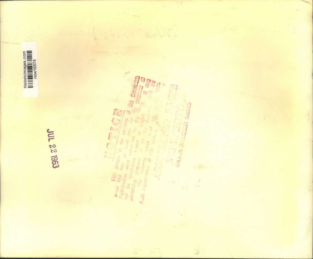 1963 Press Photo Mourners attend funeral of Italian policemen by car bomb.