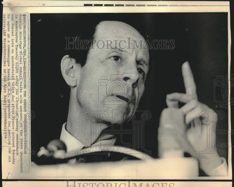 Load image into Gallery viewer, 1974 Press Photo French Foreign Minister Michel Jobert talks with newsmen
