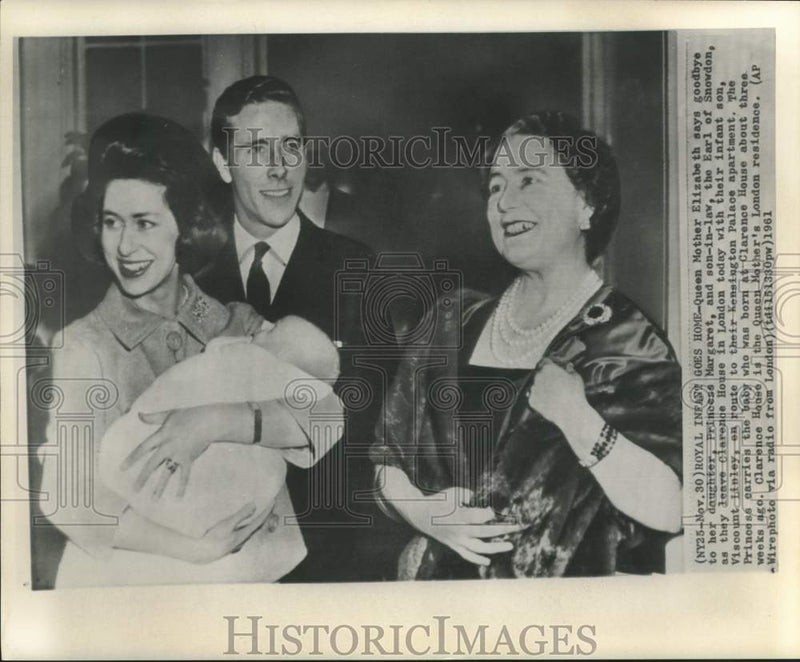 Load image into Gallery viewer, 1961 Press Photo Queen Mother says goodbye to Princess Margaret and family
