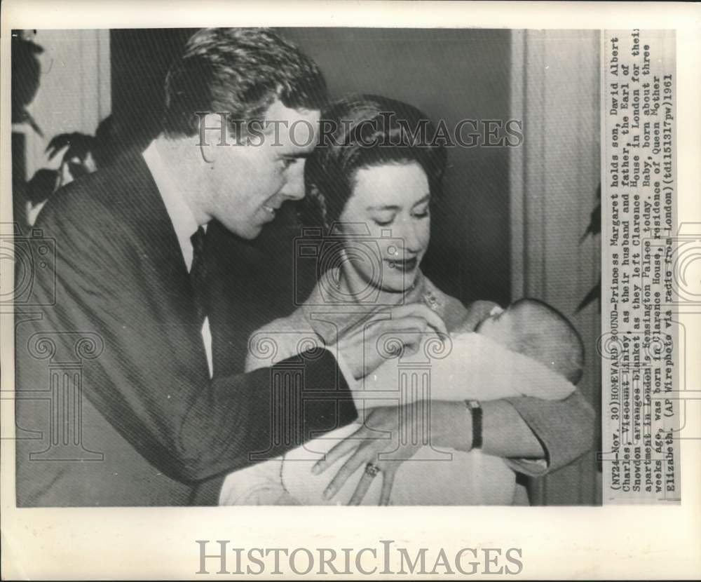 1961 Press Photo Princess Margaret and Earl of Snowdon with son, Viscount Linley