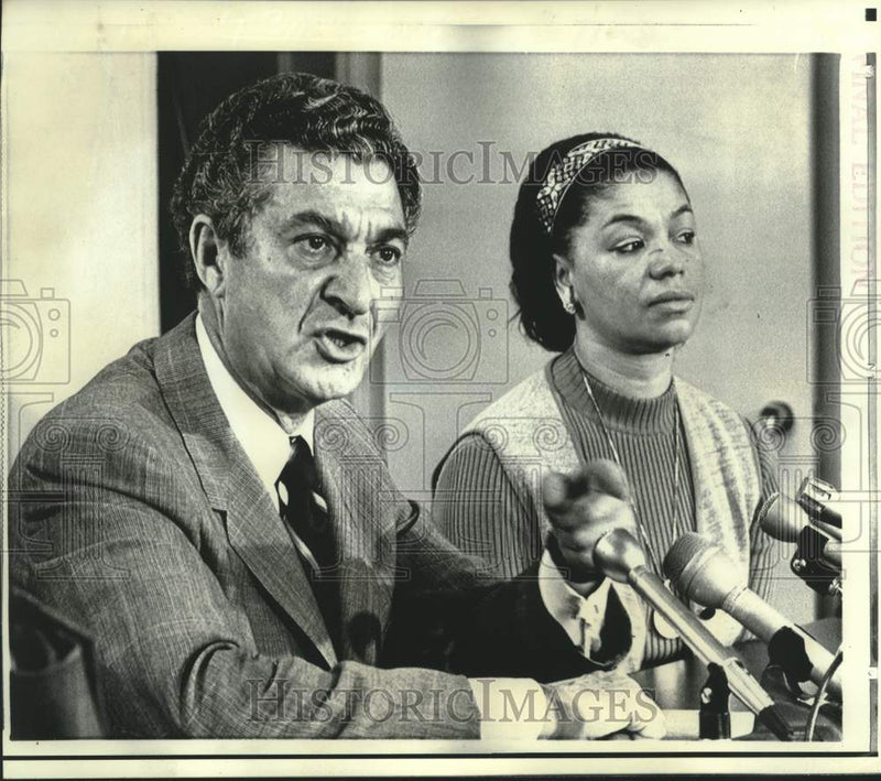 Load image into Gallery viewer, 1971 Press Photo Sol M. Linowitz and Aileen Hernandez at news conference.
