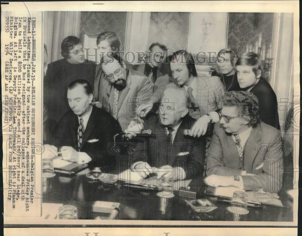 1974 Press Photo Belgian Premier Leburten shown with others, resigns - now16702
