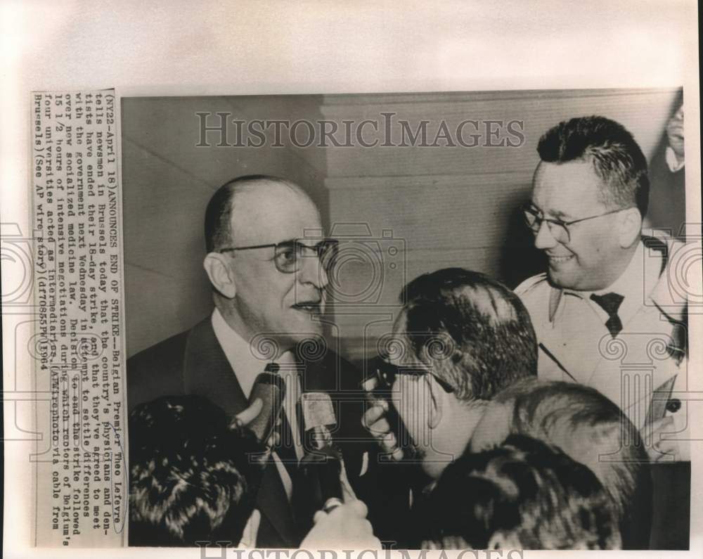 1964 Press Photo Belgian Premier Theo Lefevre announces end of 18-day strike.