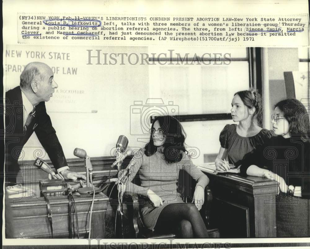1971 Press Photo New York State Attorney General Lefkowitz with Liberationists