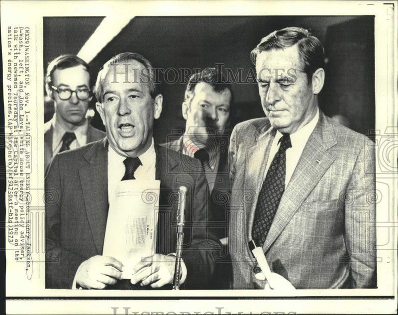 Load image into Gallery viewer, 1973 Press Photo Senator Henry Jackson and John Love with newsmen at the Capitol
