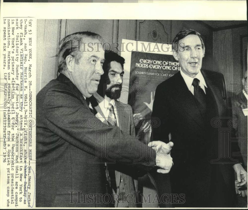 Load image into Gallery viewer, 1976 Press Photo Democratic contenders Jackson and Udall and Markham in New York
