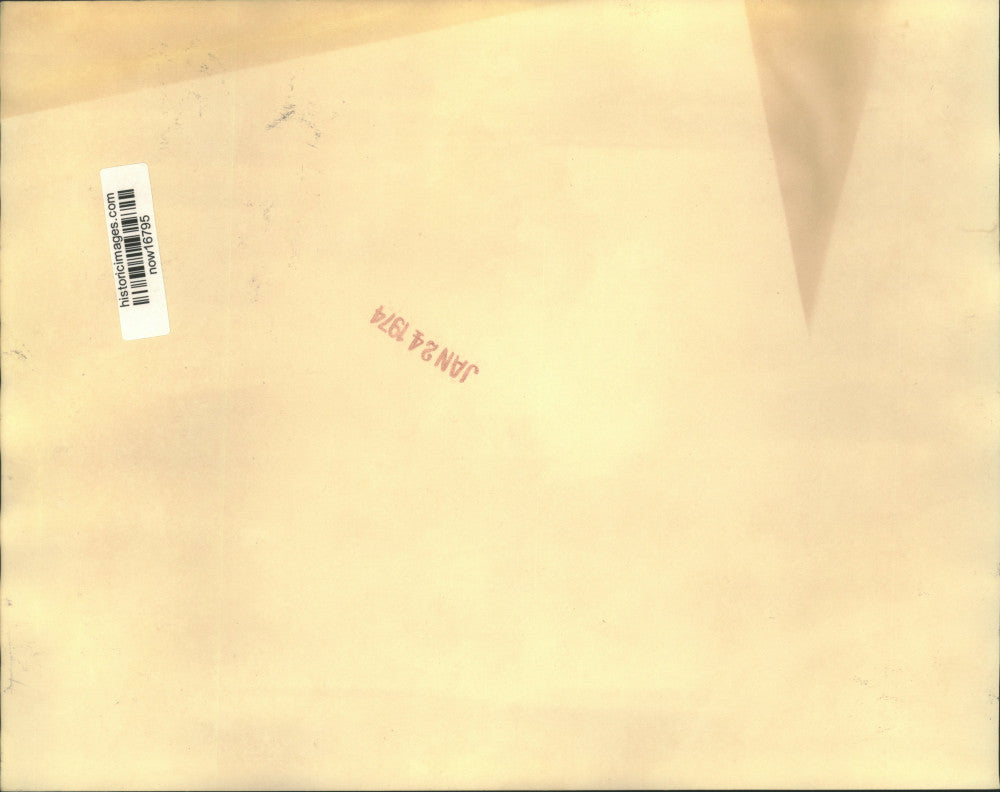 1974 Press Photo Senator Henry Jackson with newsmen on White House lawn