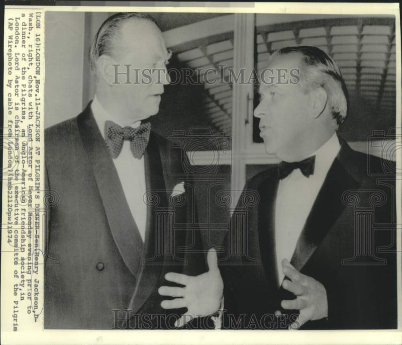 Load image into Gallery viewer, 1974 Press Photo Senator Henry Jackson chats with Lord Astor in London
