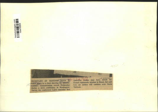 1972 Press Photo Defense Secretary Laird points to chart at press conference