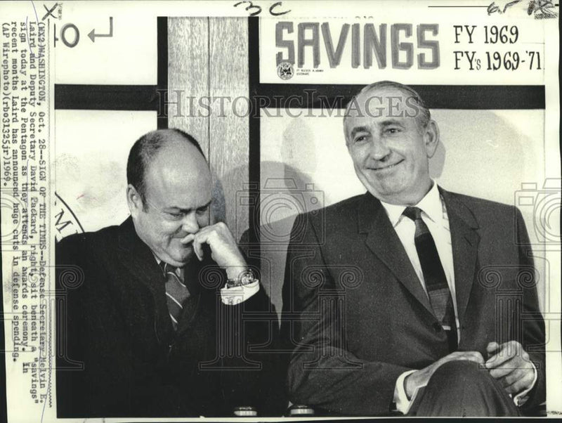 Load image into Gallery viewer, 1969 Press Photo Defense Secretary Laird and Packard at Pentagon awards ceremony

