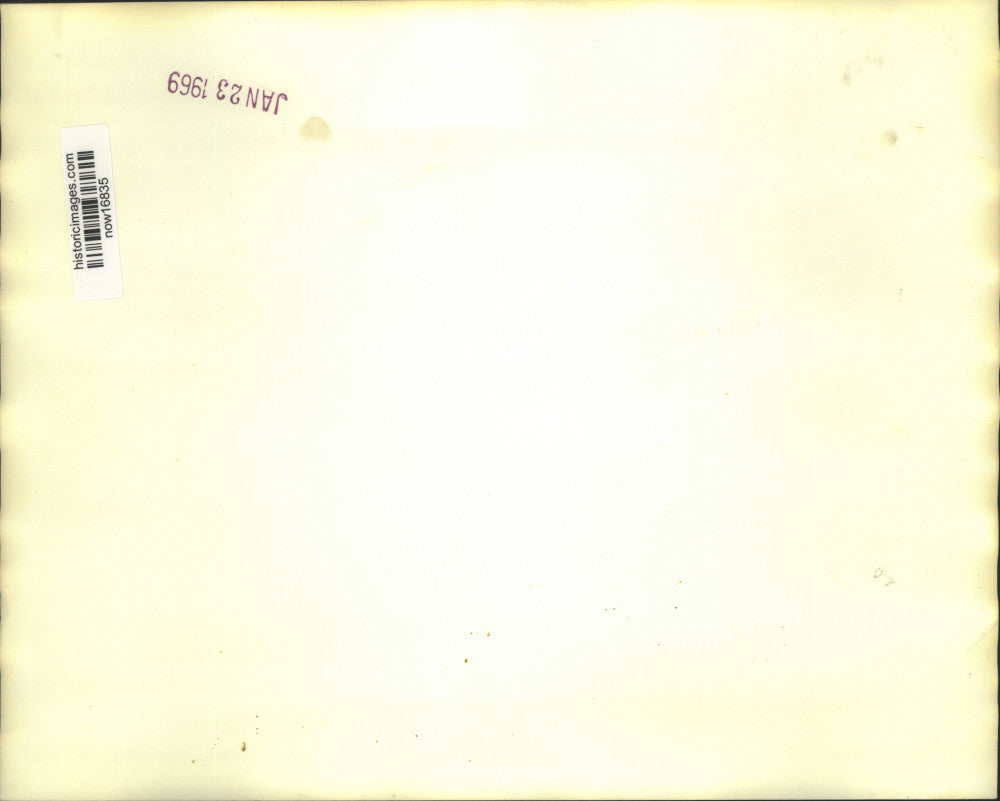 1969 Press Photo Melvin Laird takes oath of Defense Secretary as others watch