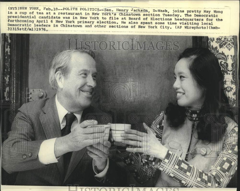 Load image into Gallery viewer, 1976 Press Photo Senator Henry Jackson shares tea with May Wong in New York
