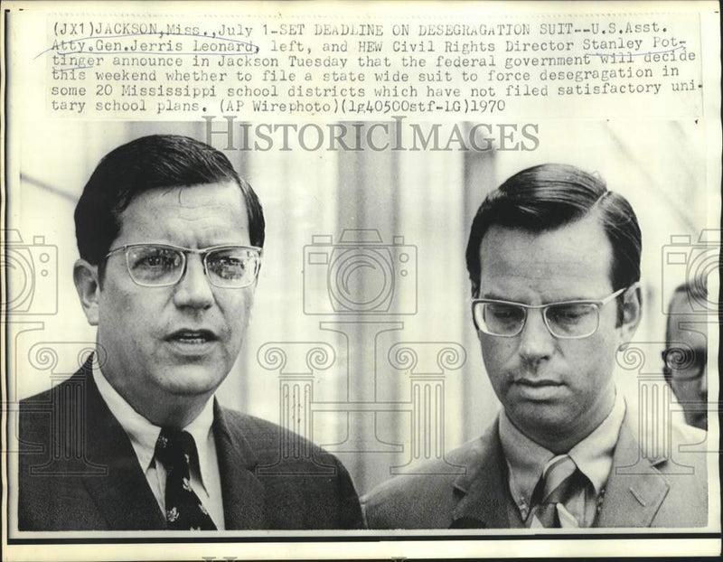 Load image into Gallery viewer, 1970 Press Photo US Assistant Attorney General Leonard and Pottinger with press
