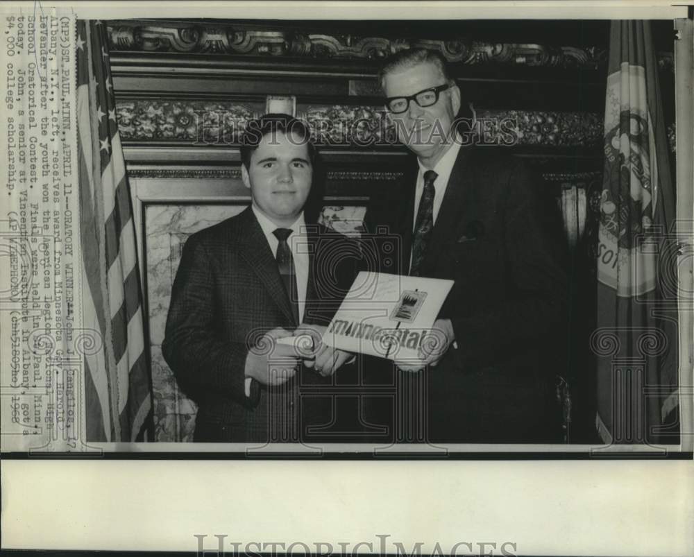 1968 Press Photo Minnesota Governor LeVander presents oratory award to Cangilos