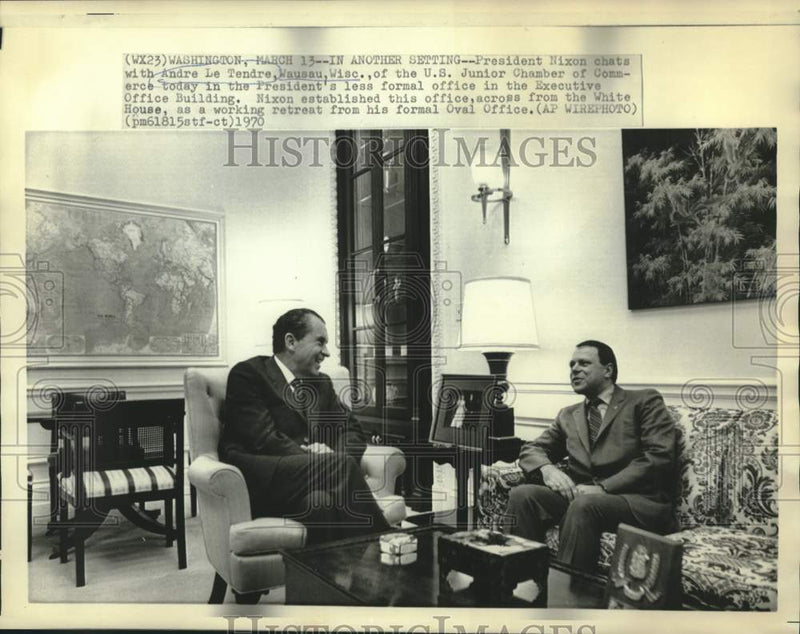 Load image into Gallery viewer, 1970 Press Photo President Nixon chats with Le Tendre in Executive Office Bldg.
