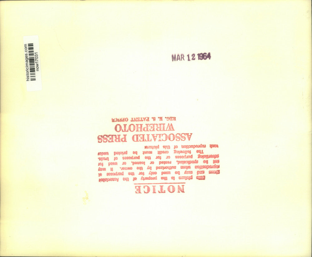 1964 Press Photo Henry Cabot Lodge's son George points to vote board - now17031