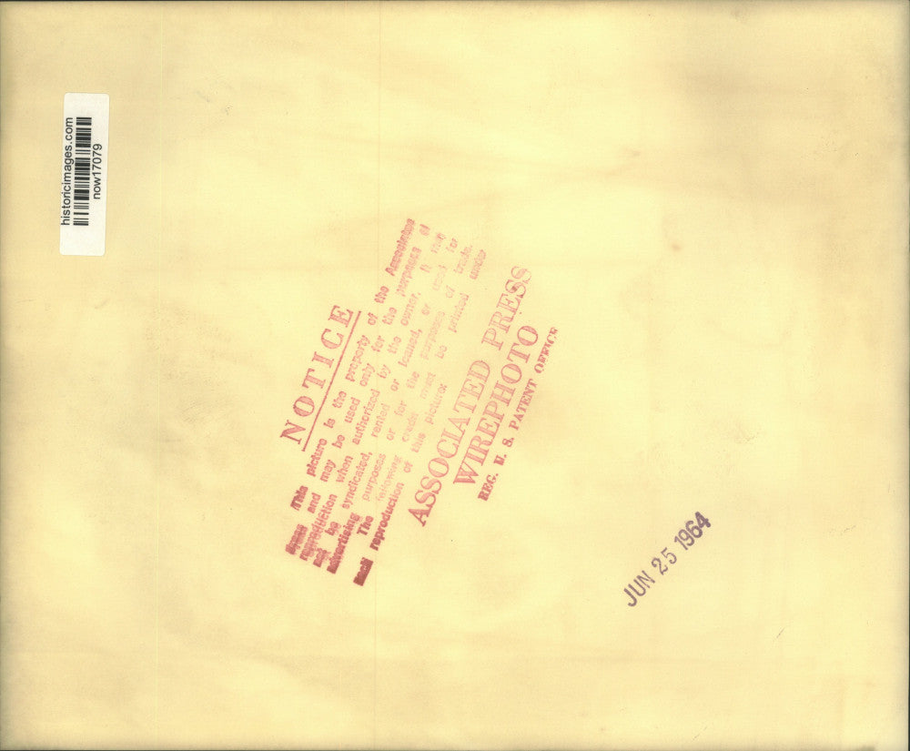 1964 Press Photo Ambassador Henry Cabot Lodge with newsmen in Saigon - now17079