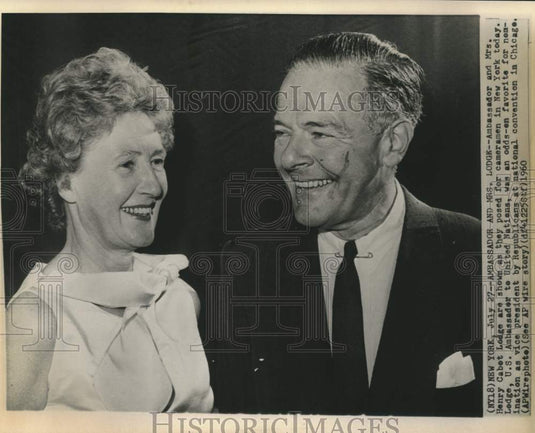 1960 Press Photo Ambassador and Mrs. Henry Cabot Lodge pose for cameramen in NY