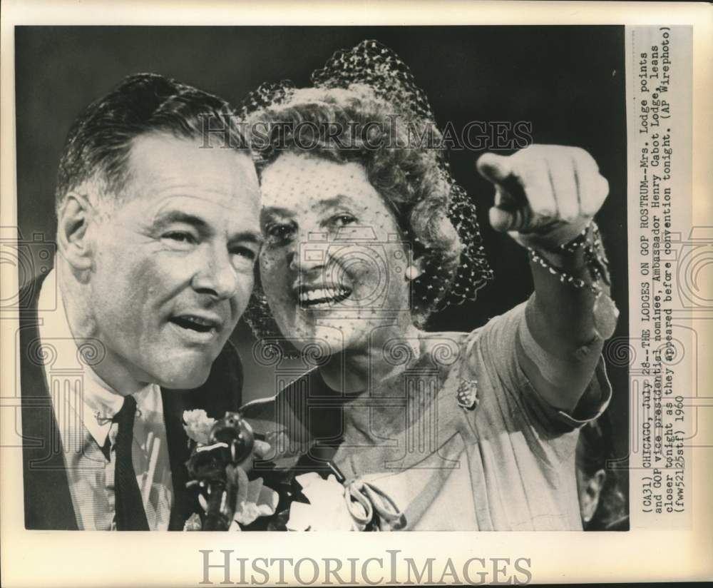 1960 Press Photo Mrs Lodge points and GOP nominee Lodge lean together in Chicago