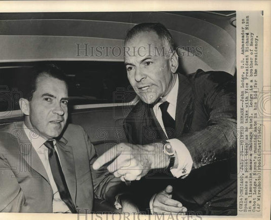 1960 Press Photo Vice President Nixon and John Hodge confer in Chicago
