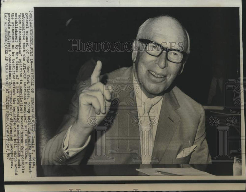 Load image into Gallery viewer, 1967 Press Photo New York Times Louis Loeb at Senate Antitrust subcommittee
