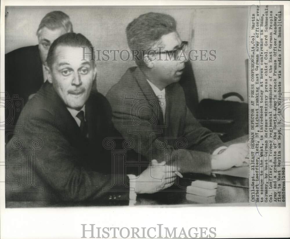 1962 Press Photo Lt. Colonel Loeffler, East German defector at news conference