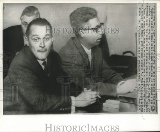 1962 Press Photo Lt. Colonel Loeffler, East German defector at news conference