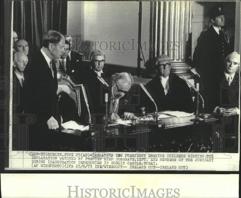 Load image into Gallery viewer, 1973 Press Photo Ireland's new President Erskine Childres and others in Dublin
