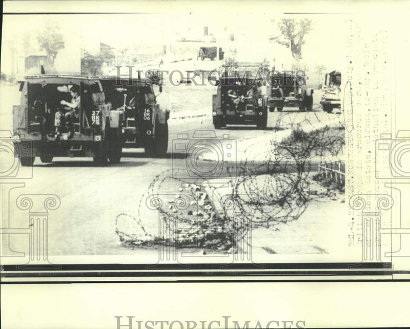 Load image into Gallery viewer, 1972 Press Photo British troops in armored cars at Lenadoon Estate, Belfast
