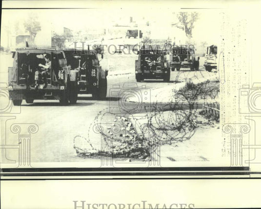 1972 Press Photo British troops in armored cars at Lenadoon Estate, Belfast