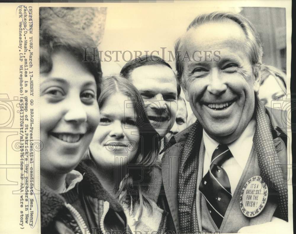 1976 Press Photo Presidential candidate Jackson with St. Patrick Day paraders
