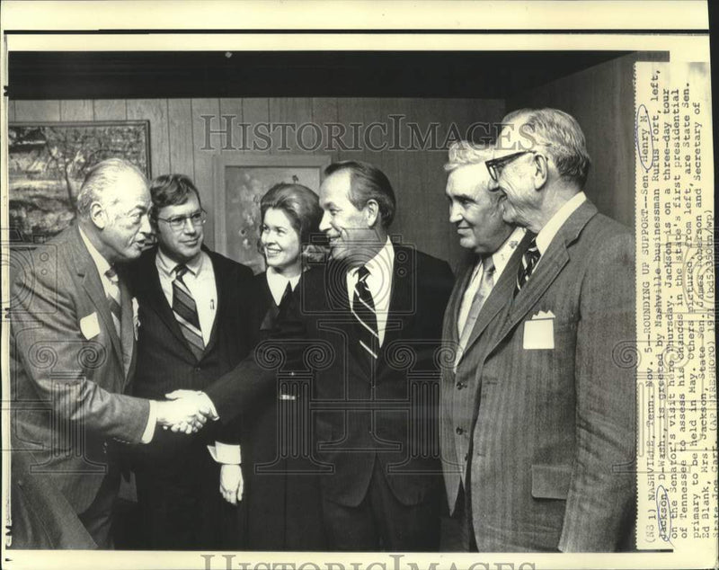 Load image into Gallery viewer, 1971 Press Photo Senator Henry Jackson greeted in Nashville, Tennessee
