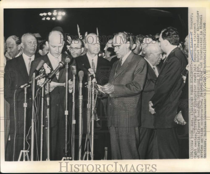 Load image into Gallery viewer, 1960 Press Photo Janos Kadar and others at Idlewild Airport in New York
