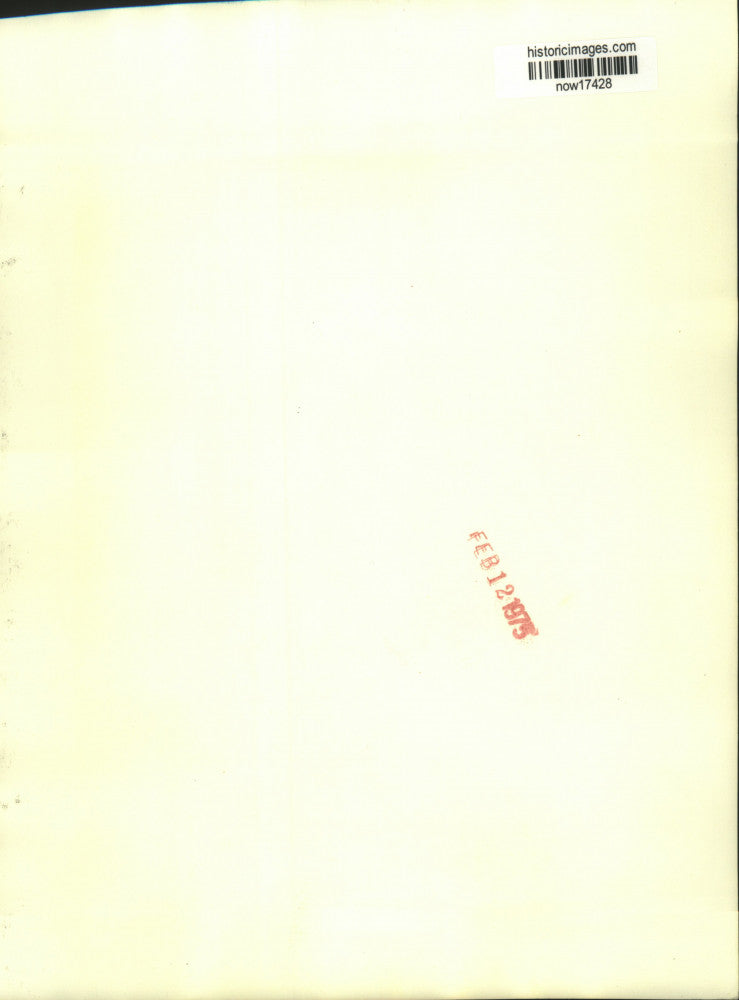 1975 Press Photo Senator Henry Jackson with newsmen at NBC's studio. - now17428