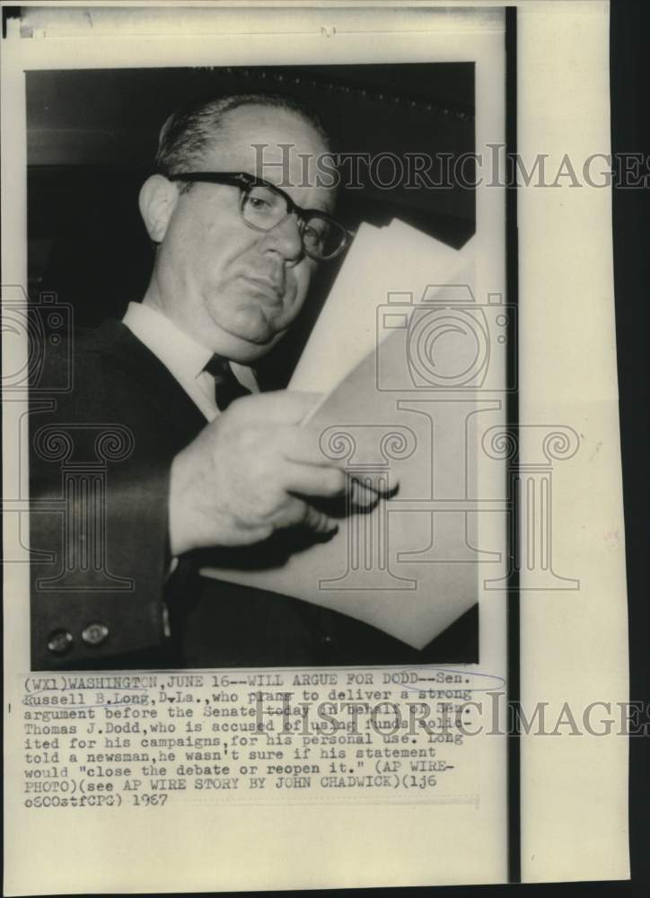 1967 Press Photo Senator Russell Long reads statement in Washington - now17486