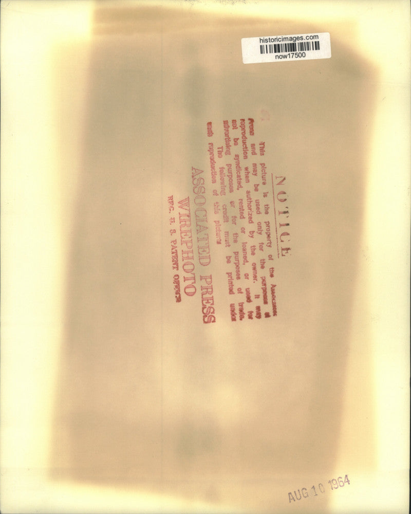 Load image into Gallery viewer, 1964 Press Photo Associated Press writer Jules Lob - now17500
