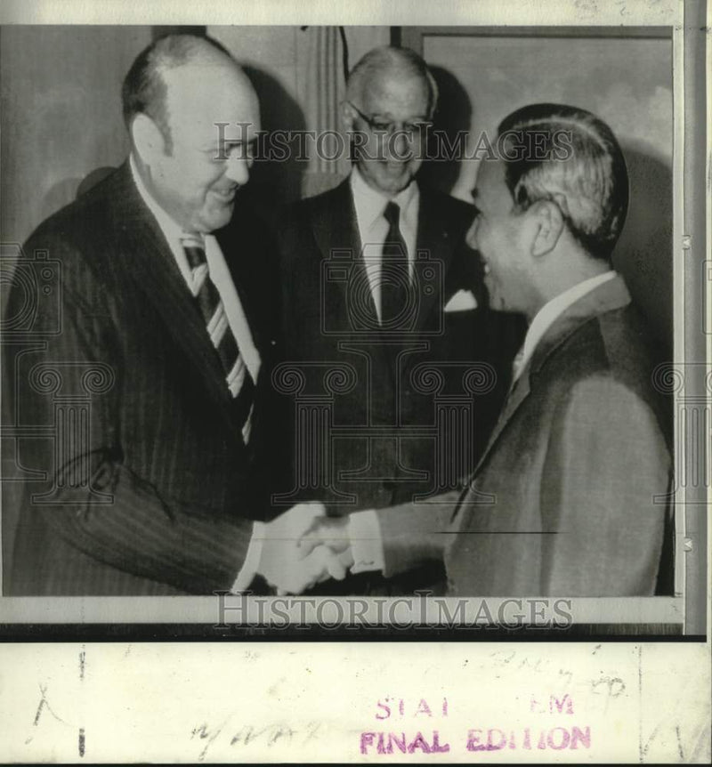 Load image into Gallery viewer, 1971 Press Photo Defense Secretary Laird and Bunker in Saigon with Nguyen Thieu
