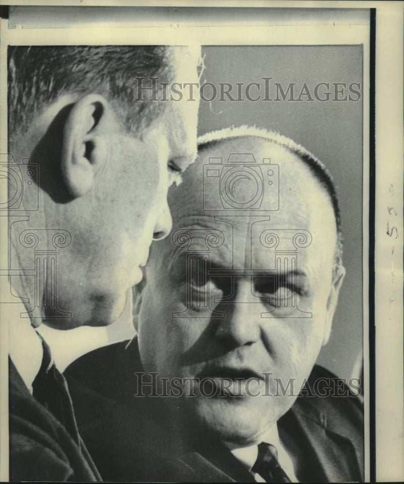 Load image into Gallery viewer, 1966 Press Photo Congressmen Melvin Laird and Gerald Ford at press conference
