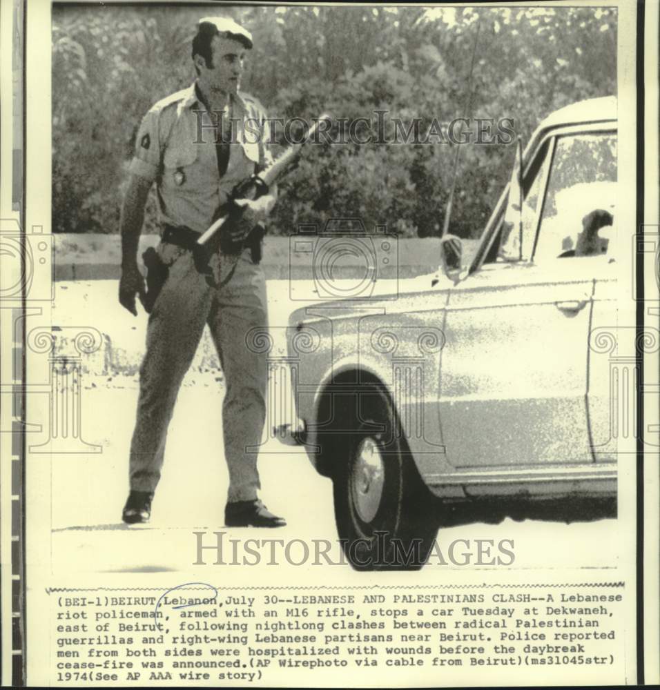 1974 Press Photo Armed Lebanese riot policeman stops car at Dekwaneh - now17768