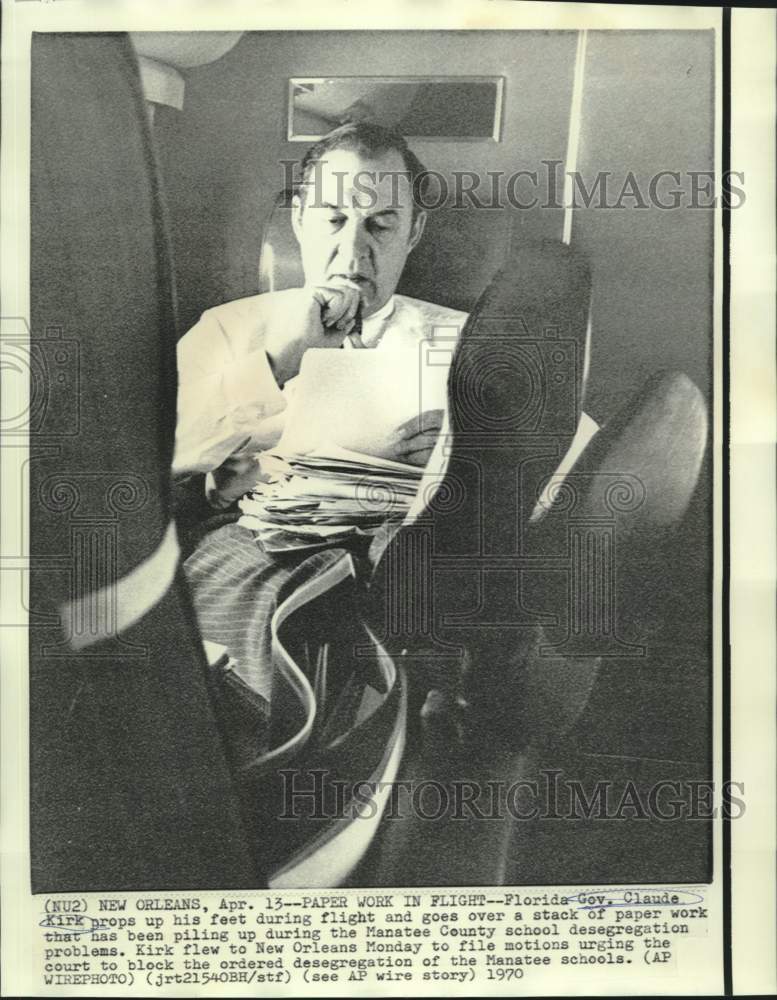 1970 Press Photo Florida Governor Claude Kirk, feet propped, goes over paperwork