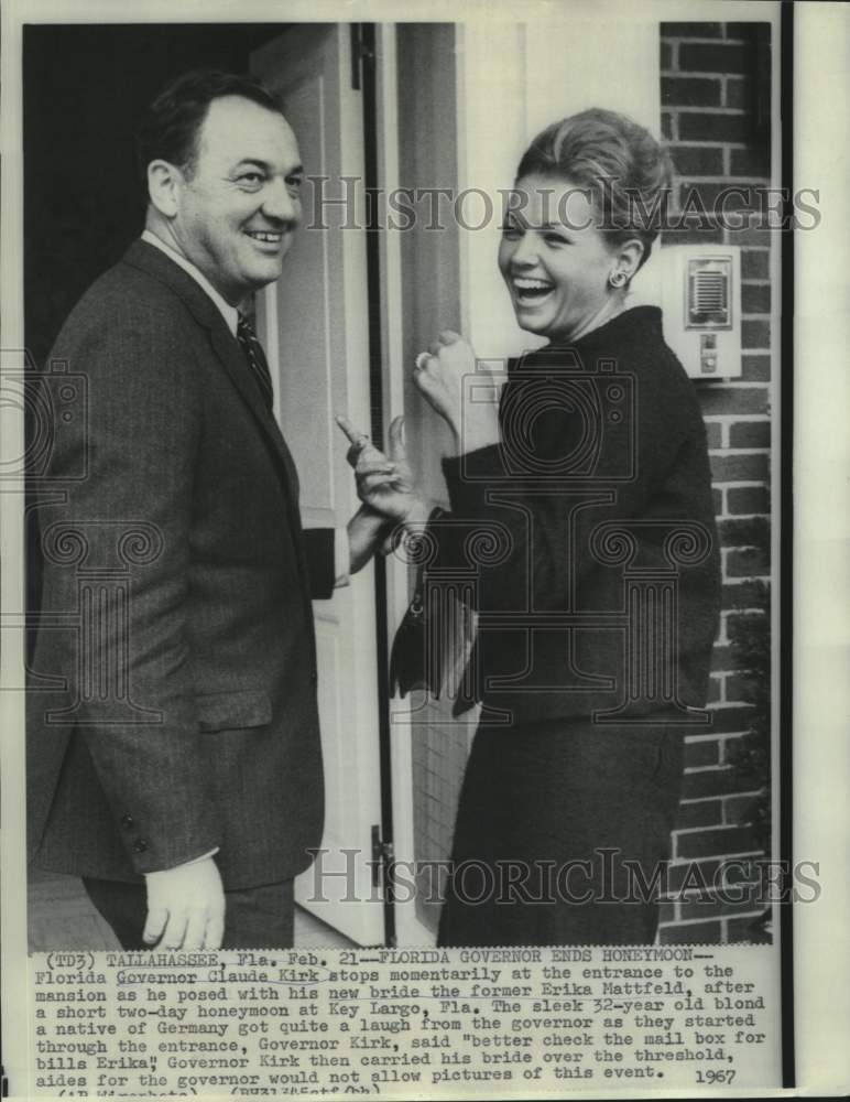 1967 Press Photo Florida Governor Claude Kirk and bride, Erika, at mansion.